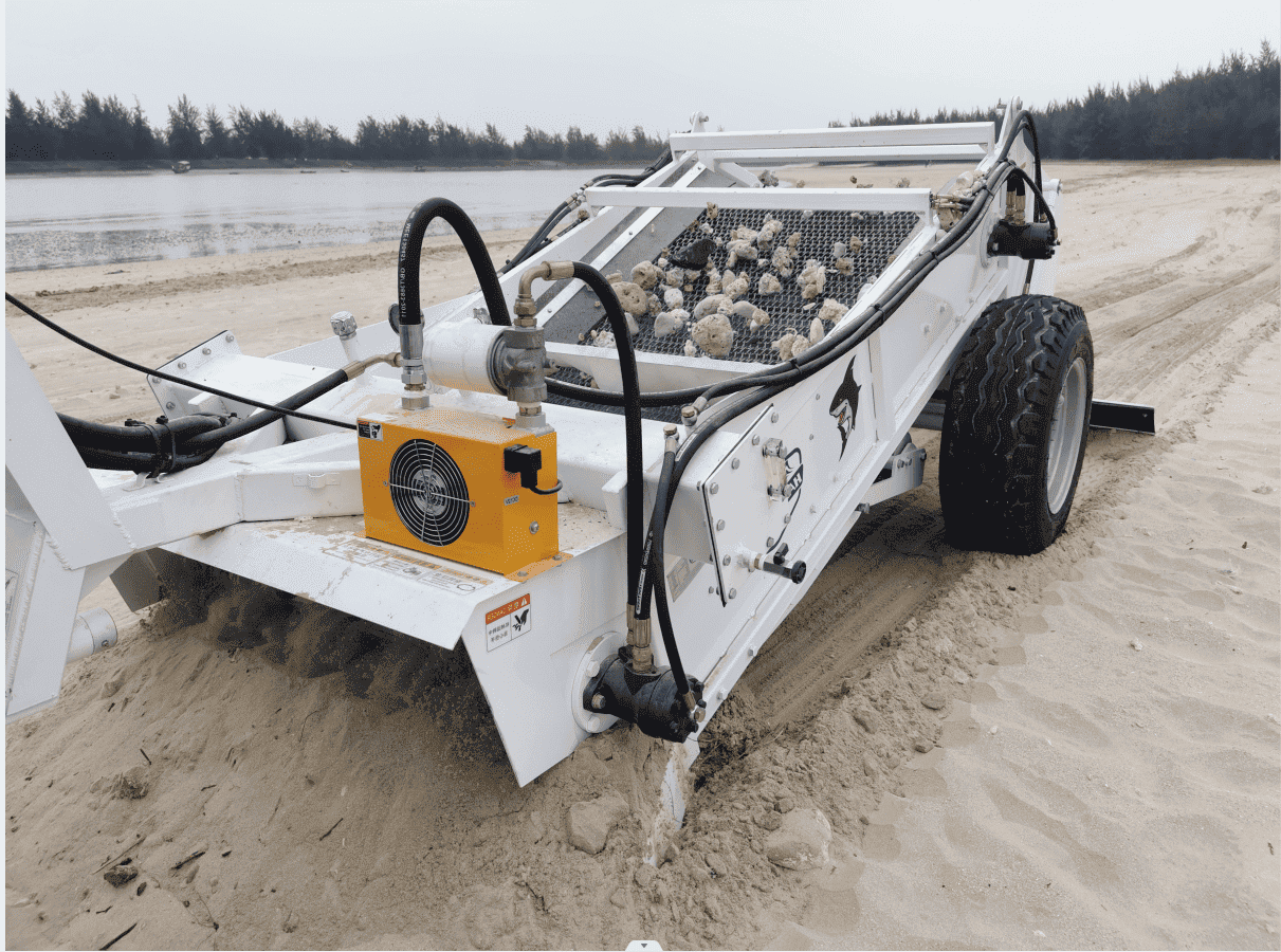 Unit beach cleaner Handsomer di tepi pantai